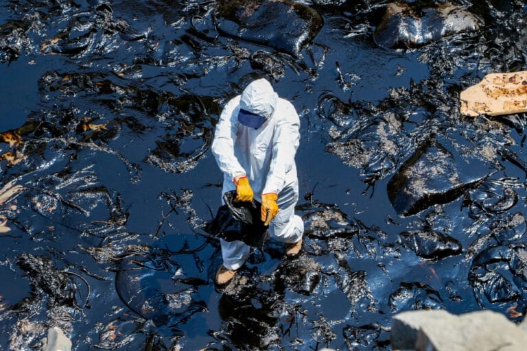 Repsol oil spill clear up